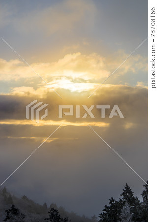 石awa 50座名山東山的第一日出(兵庫縣石獅市阿波市東山,上野,長野町)*作品註釋欄中的拍攝位置 石awa 50座名山東山的第一日出(兵庫縣石獅市阿波市東山,上野,長野町)*作品註釋欄中的拍攝位置 73208166