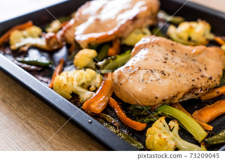 roast chicken with vegetable roast chicken with vegetable 73209045