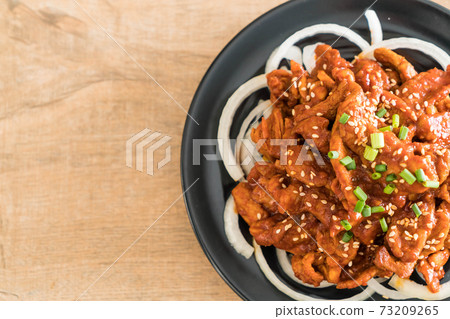 fried pork with spicy korean sauce (bulgogi) 73209265