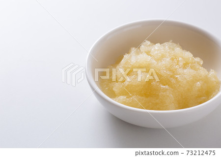 Grated garlic 73212475