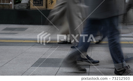 與行走在城市中的人的殘影 與行走在城市中的人的殘影 73212503