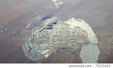 Bayanshutuzhen quarry and settlement, China Bayanshutuzhen quarry and settlement, China 73215819