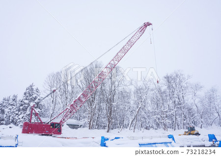 冬季水路施工現場起重機車 73218234