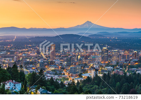 Portland, Oregon, USA skyline at dusk with Mt. Hood 73218619