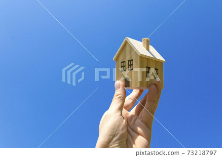 Open house. Home tour. Housing exhibition hall. Open house. Home tour. Housing exhibition hall. 73218797