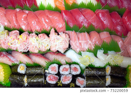 Delicious sushi packed tightly Delicious sushi packed tightly 73220059