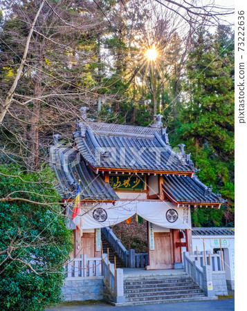 少林山玉寺門和日落(垂直) 少林山玉寺門和日落(垂直) 73222636