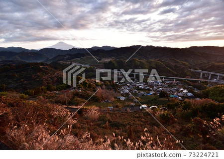 清水區吉原(富士山和中部過境高速公路,新東名)201229am 7:08 清水區吉原(富士山和中部過境高速公路,新東名)201229am 7:08 73224721
