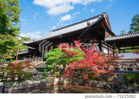 Tennoden and autumn leaves at Manpukuji Temple in Kyoto Tennoden and autumn leaves at Manpukuji Temple in Kyoto 73225092