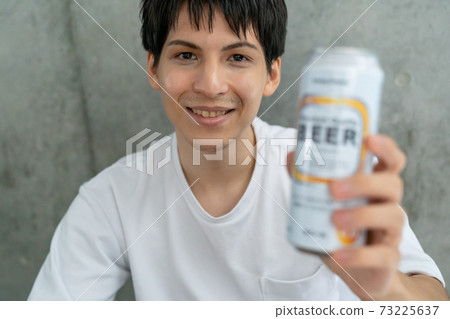 Young people drinking canned beer Young people drinking canned beer 73225637