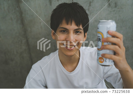 Young people drinking canned beer 73225638