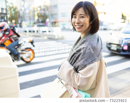 Cute woman commuting Cute woman commuting 73225921
