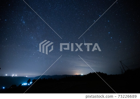 《Geminids Meteor Shower》 Geminids Meteor Shower, Polaris, Cassiopeia, and Big Dipper 73226689