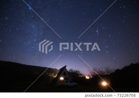 《Geminids Meteor Shower》 Geminids Meteor Shower, Polaris, Cassiopeia, and Big Dipper 《Geminids Meteor Shower》 Geminids Meteor Shower, Polaris, Cassiopeia, and Big Dipper 73226708