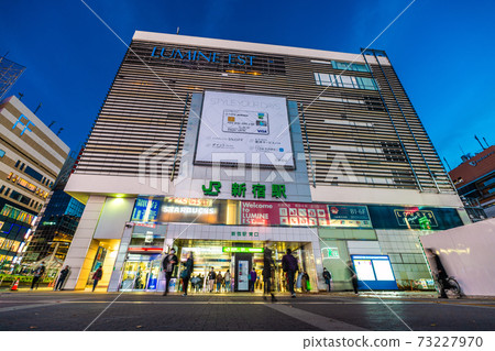 1月7日,JR新宿站(東口)等日本東京城市景觀的景色 1月7日,JR新宿站(東口)等日本東京城市景觀的景色 73227970