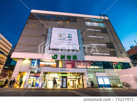 1月7日,JR新宿站(東口)等日本東京城市景觀的景色 1月7日,JR新宿站(東口)等日本東京城市景觀的景色 73227971