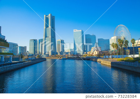 [Yokohama City, Kanagawa Prefecture] Scenery of Minatomirai and the blue sky 73228384