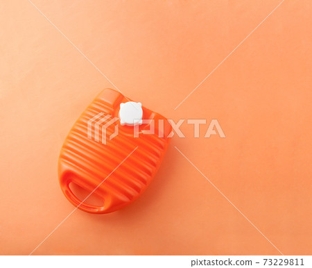 hot water bottle  73229811