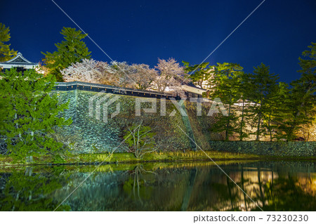 從島根縣松江城的櫻草chi夜出發，南樓，中樓和城堡塔樓 73230230