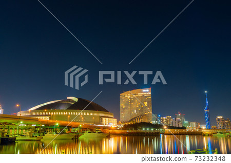 Night view of PayPay Dome / Fukuoka Tower 73232348