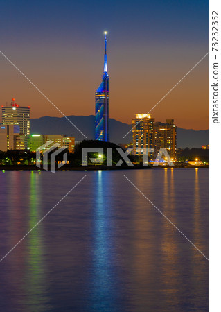 朝向PayPay Dome /福岡塔的夜景 朝向PayPay Dome /福岡塔的夜景 73232352