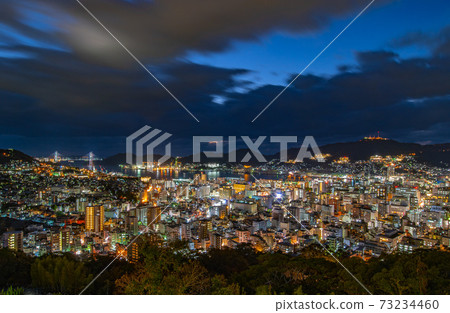 長崎，夜晚的港口城市 73234460