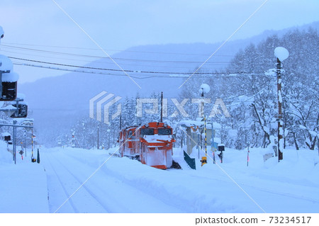 Soya Main Line Russell Train (Snow 351 Les) _ 2020/12/31 Photographed 73234517