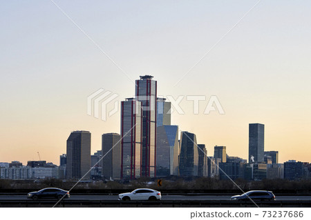 Seoul International Finance Center, Gangbyeonbuk-ro, Securities Street, Yeouido, Yeongdeungpo-gu, Seoul 73237686