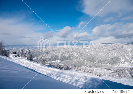 立山徒步滑雪場的景色 73238635
