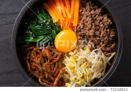 Stone baking bibimbap 73239011