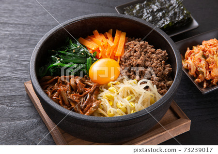 石烤bibinba，泡菜和韓國海藻 73239017