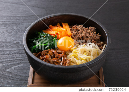 Stone-grilled bibimbap Stone-grilled bibimbap 73239024