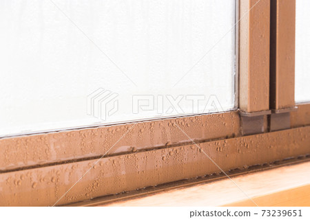 Condensation on the window 73239651