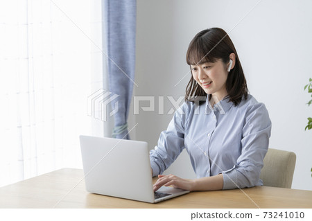 Telework online meeting image 73241010