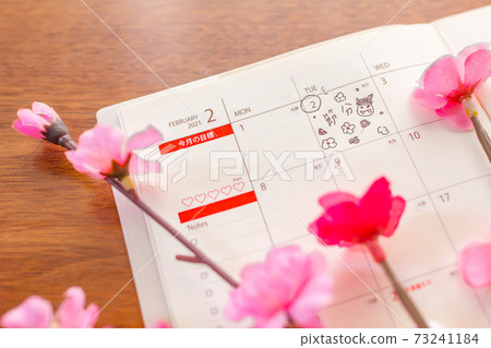 Write the setsubun of February 2 in the schedule book with illustrations Write the setsubun of February 2 in the schedule book with illustrations 73241184