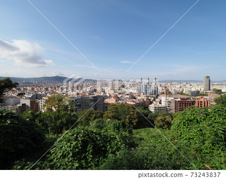 Broad view to european city of Barcelona in Spain 73243837
