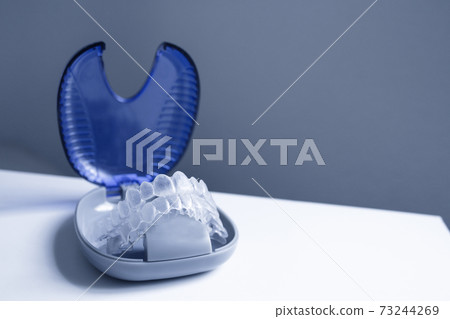 Boxes with plastic invisible orthodontics 73244269