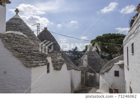 Roof stones trulli of Alberobello. Puglia, southern Italy. 73246062