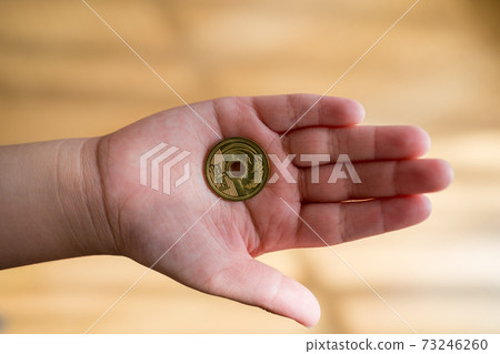 Educate children about money 73246260