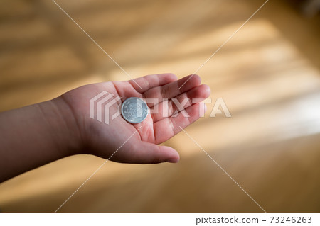 Educate children about money 73246263