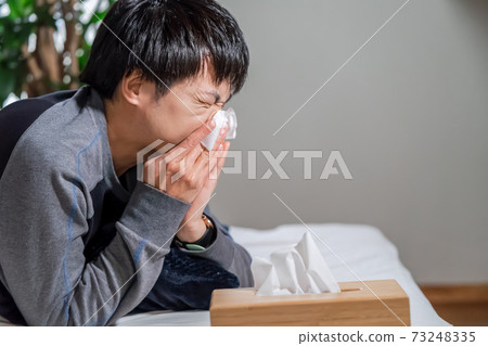 過敏和流鼻涕的男性 73248335