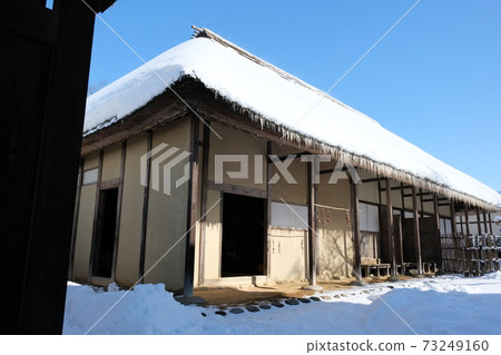 江戶時代中期的武士住宅（雪景） 73249160