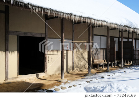 Samurai residence in the middle of the Edo period (snow scene) 73249169