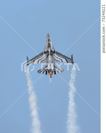 比利時空軍F-16AM展示隊上升 73249221