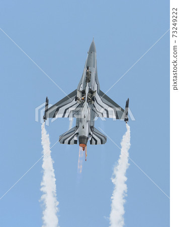 比利時空軍F-16AM展示隊上升 73249222