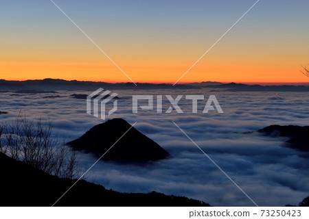 Sea of clouds in the Fukuchiyama basin from Mt. Oe 73250423