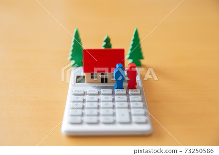 Home and calculator 73250586
