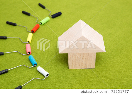 Image of painting the exterior wall of a house, choosing a painting color Image of painting the exterior wall of a house, choosing a painting color 73251777