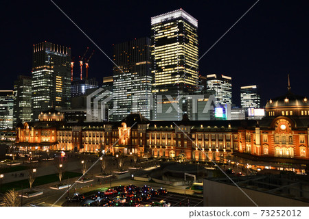 Lighted-up Tokyo Station 73252012