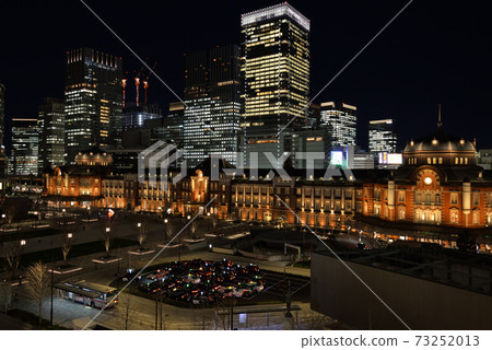 Lighted-up Tokyo Station 73252013